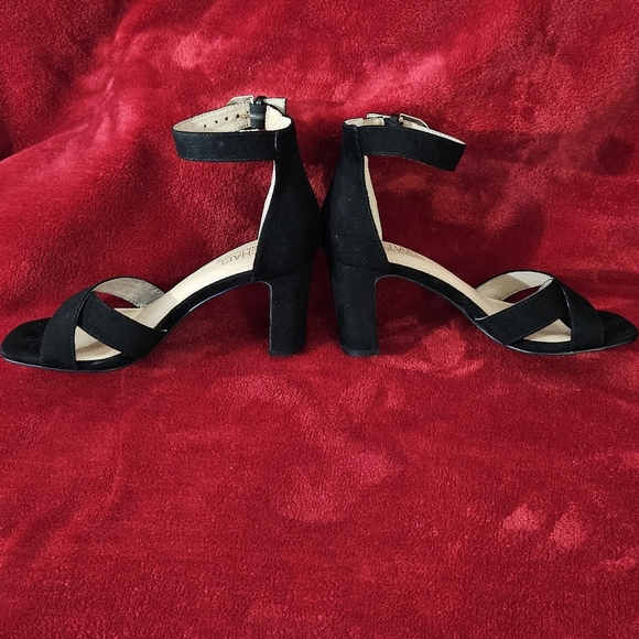 Michael Shannon Julianne Black Suede Crisscross Block Heel Sandals - Size 6M - Picture 3 of 7